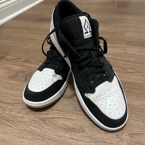 Air Jordan Low Sneakers - Picture 2 of 7